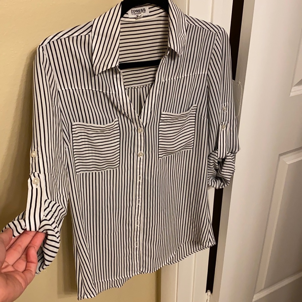 Express slim fit portofino shirt. Size small. Black and white